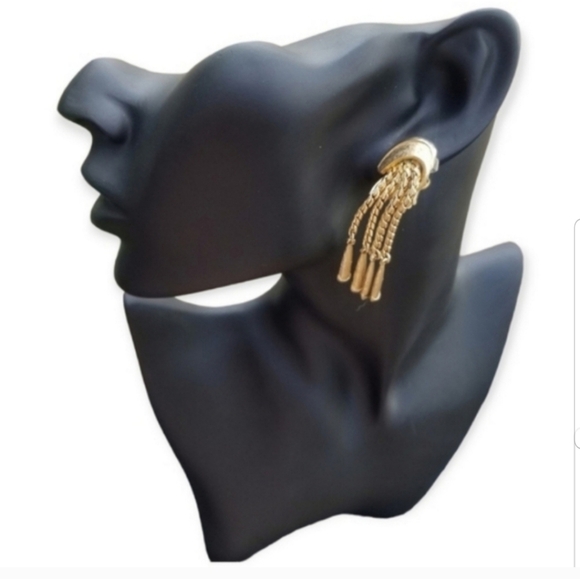 VENDOME RARE VINTAGE GOLDTONED STATEMENT TASSEL CLIP ON EARRINGS - Picture 2 of 5